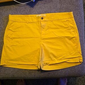 Old Navy Women’s Everyday shorts Mid-Rise Size 16